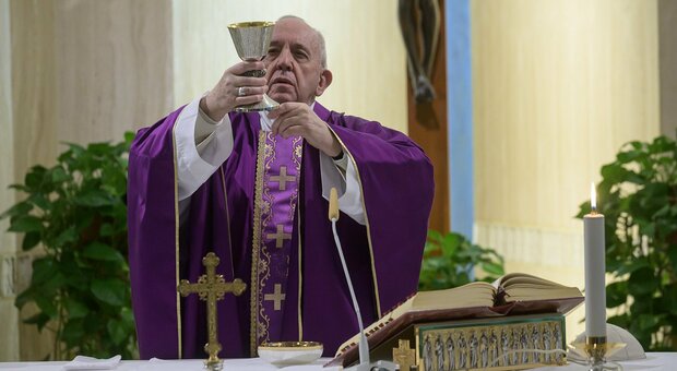 Papa Francesco anticipa la messa di Natale alle 19,30