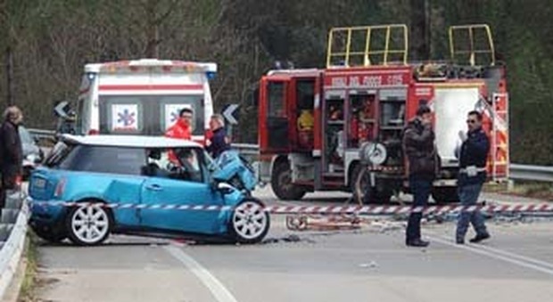 Pauroso frontale tra due auto a Milano: muore una ragazza di 25 anni, tre feriti gravi