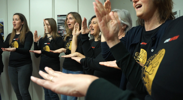 il coro Anton di Treviso canta l'inclusione con il linguaggio dei segni e diventa un fenomeno del web