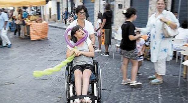 Marisa, mamma di una disabile: «Burocrazia, ingiustize, aiuti zero: via il negozio per stare con Gaia»