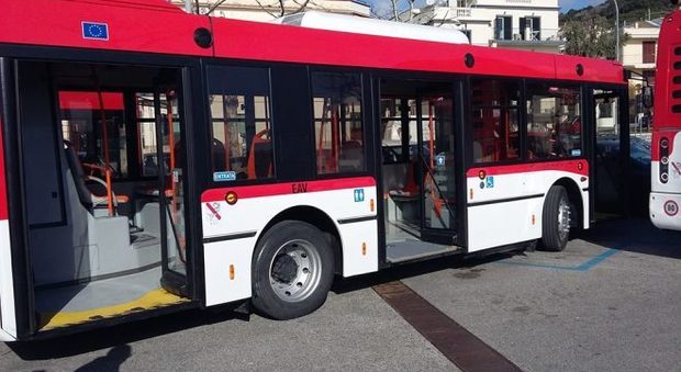 Pozzuoli, nuova linea bus Lucrino-Miseno: più facile arrivare a monumenti e spiagge