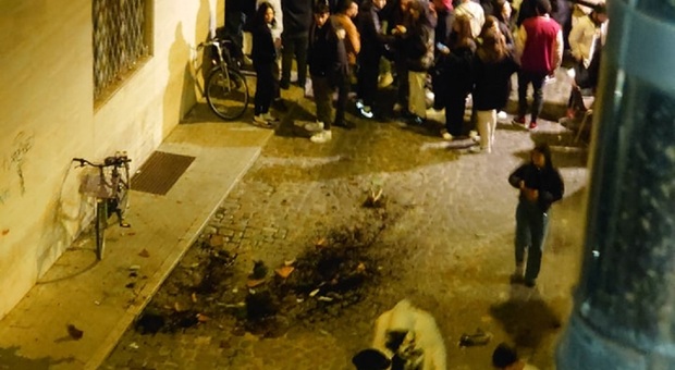 Allarme risse a Fano, protesta e proposte dei residenti di via Nolfi: «Degrado tollerato da 10 anni, ecco come risolverlo»
