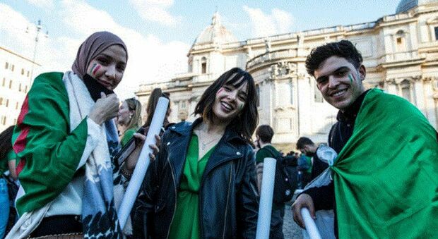 Erasmus in Italia, borse di studio da 10mila euro per 10mila studenti: a chi spetta e come funziona