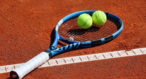 Abusi sessuali su tre giovannissimi a Pesaro e Fano, maestro di tennis va processo. Foto generica