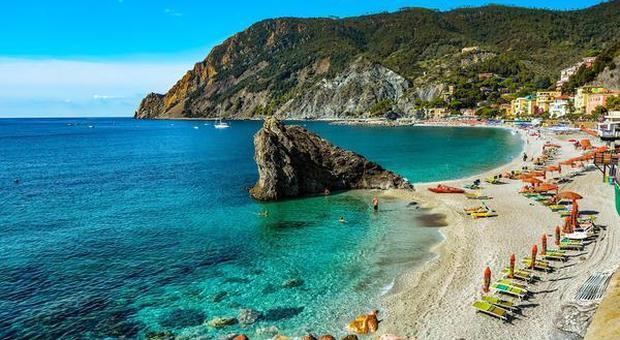Bandiera blu: ecco le 385 spiagge più belle d'Italia, Liguria in testa La mappa