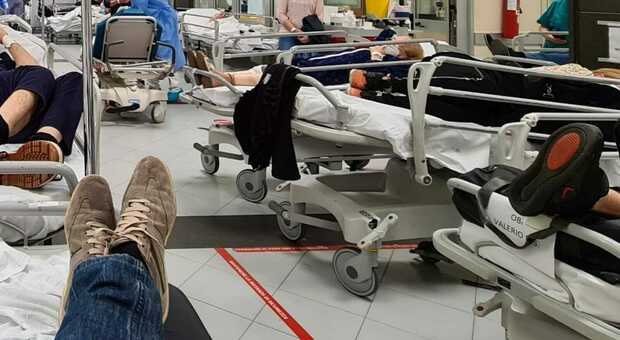 Ospedale Cardarelli di Napoli, chiude il pronto soccorso: ressa e caos