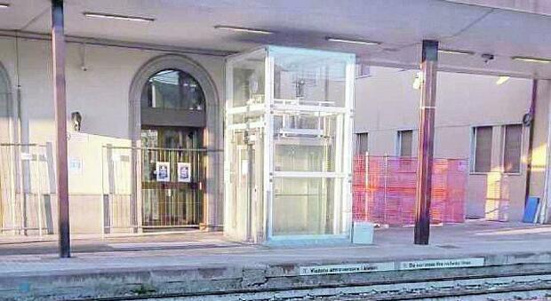 Stazione di Udine, la beffa degli ascensori: lavori iniziati a gennaio 2020 e mai completati