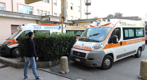 Bologna, ragazza 12 ore in pronto soccorso con appendicite acuta