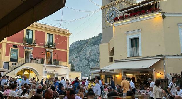 Capri chiede rinforzi, il grido di denuncia: «Furti, truffe e caos di turisti»