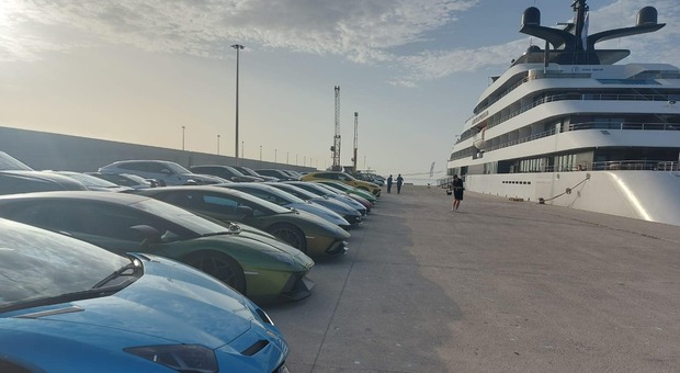 Super Lamborghini al porto di Monopoli in attesa del mega yacht da 110 metri: Puglia sempre più vip