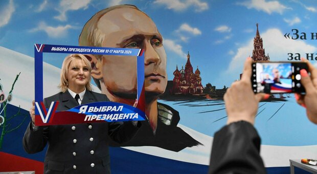 Putin sulle elezioni: «Attacchi di Kiev per intimidire le persone, non resteranno impuniti. Respinti 2500 uomini e 35 tank»