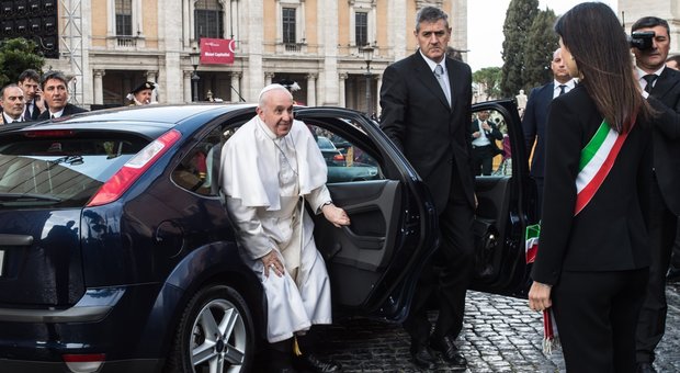 «A Papa, fatte zummà!»: le grida al Pontefice in visita al Campidoglio