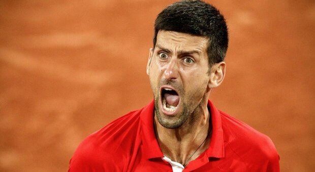 Djokovic, Australian Open a rischio: «Non chiedetemi se sono No vax» I precedenti