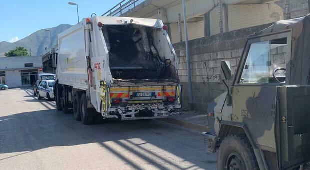 Camion dei rifiuti sversa liquami in strada: sequestrato a Santa Maria Capua Vetere