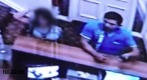 Violentano una 13enne in una camera di hotel: nel video gli attimi che precedono lo stupro