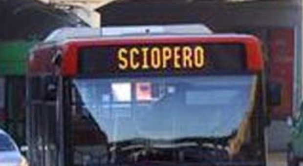Sciopero a Roma, ancora un venerdì nero per i trasporti: metro chiusa, bus a rischio