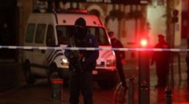 Bruxelles, blitz della polizia nella notte: 16 arresti ma Salah riesce a scappare