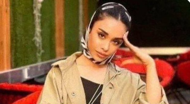 Asra Panahi, uccisa a 16 anni in Iran perché non cantava l'inno: pestata dalle forze di sicurezza