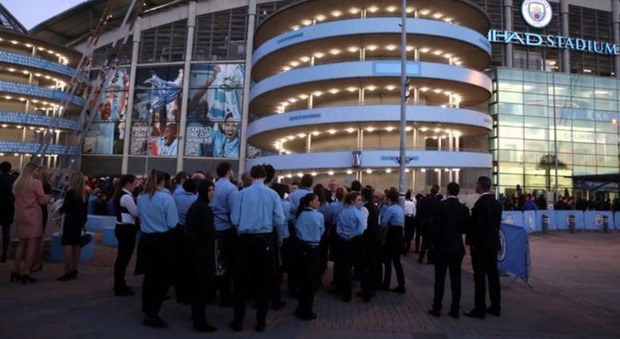 Allarme a Manchester, evacuato lo stadio prima di City-Barcellona di Champions League