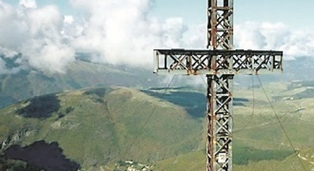 Ussita, parte la gara di solidarietà per mettere un nuova croce sul monte Bove