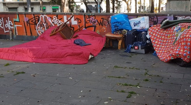 Il nuovo accampamento di clochard a piazza Cavour