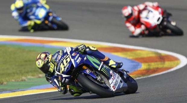 MotoGP, Malagò: "Rossi vincitore morale". ​La Honda: "Mai aiutato Lorenzo"