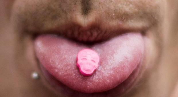 Spaccio di droga: 21enne trovato con l'ecstasy, scattano le manette