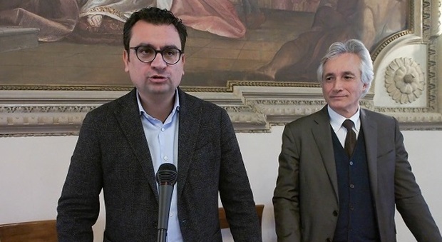 Il sindaco Rucco, a sinistra, ha previsto nuove deroghe al blocco antismog