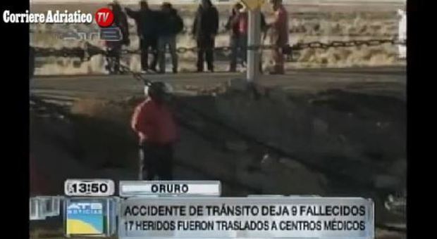 Bus si ribalta in Bolivia Tre italiani fra le vittime
