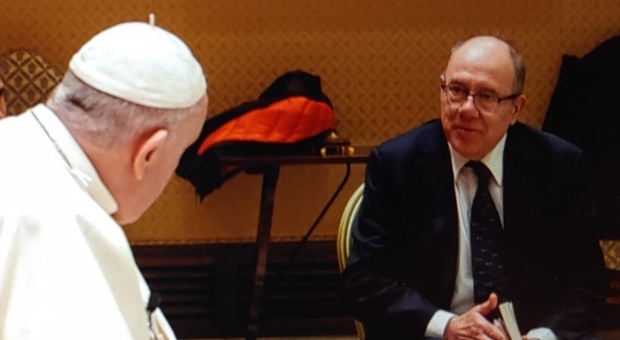 Carlo Verdone parla del suo incontro con Papa Francesco: «È come un amico premuroso»
