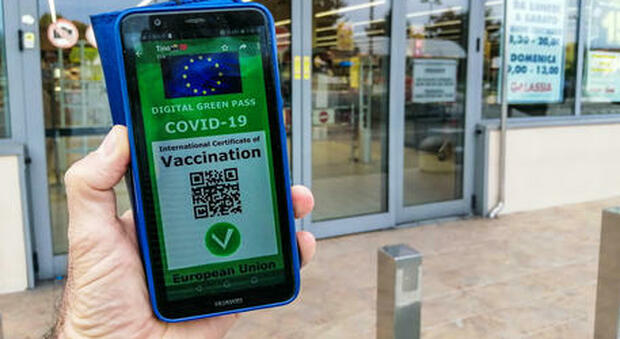 Green pass anche per entrare negli uffici pubblici e censimento dei non vaccinati: l'ordinanza in Sicilia