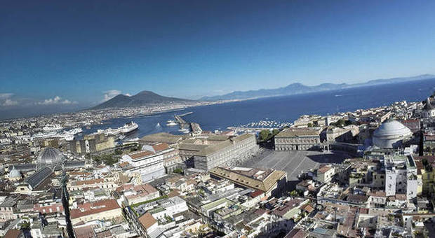 «Napoli vista dai gabbiani»: il libro fotografico di Riccardo Siano