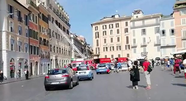 Roma, incendio in una suite di un hotel: paura a Piazza di Spagna