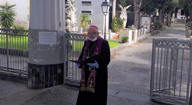 Chiese aperte per «preghiere personali», critiche al vescovo: «Una scusa per uscire»