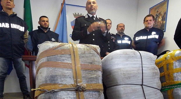 Abruzzo, tonnellate di droga dall'Albania con un motoscafo-jet: arrestato scafista