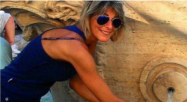 Ragusa, moglie di un carabiniere uccisa a coltellate dal cognato: Rosalba Dell'Albani aveva 52 anni. L'assassino: «Non so perché l'ho fatto»