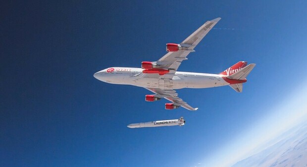Virgin Orbit lancia con un jumbo jet un razzo portasatelliti: un altro successo in orbita per Richard Branson