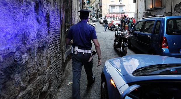 Maxi rissa nel centro storico di Napoli, tre fratelli arrestati da due agenti fuori servizio