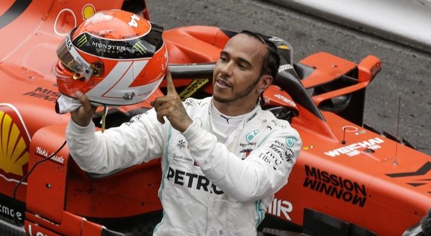 Hamilton: «La gara più difficile. Ho lottato con lo spirito di Lauda»
