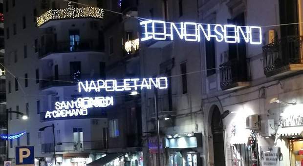 Massimo Troisi, è scontro sulle luci di Natale: «Non sono napoletano»