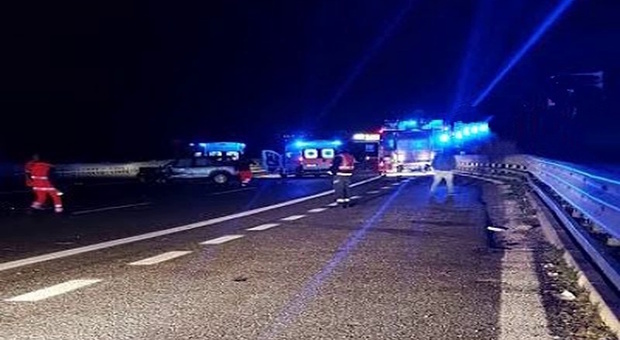 Tamponamento in A14 a Pineto tra tre auto e un tir: feriti e chilometri di coda
