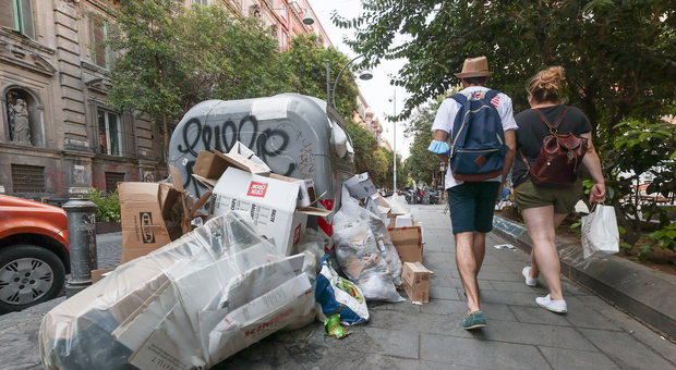 Tari, a Napoli 9 milioni di aumento: ma le strade sono sempre sporche