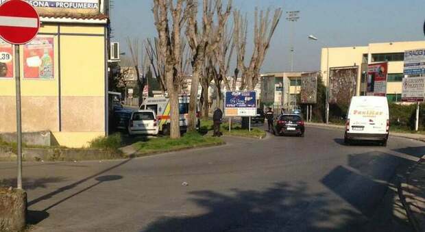 Suicidio a Marano di Napoli: donna si lancia da un balcone di via Falcone