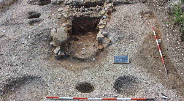 Necropoli, capanne e fornaci sulla Pedemontana. Gli scavi della superstrada Fabriano-Muccia fanno emergere reperti