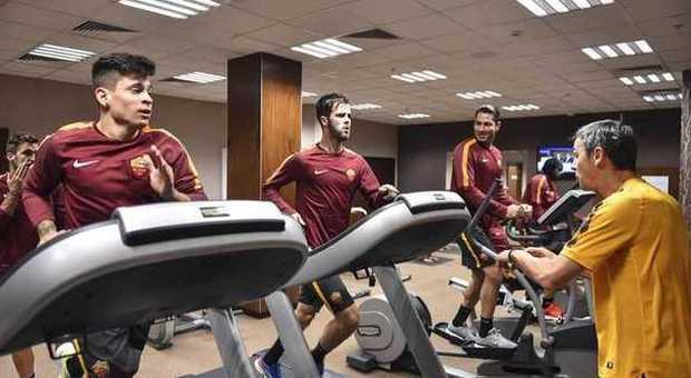 La Roma non perde tempo: allenamento in albergo prima del rientro in Italia
