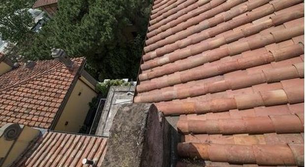 Roma, Flaminio, bambino di 10 anni precipita da un balcone al sesto piano: è grave