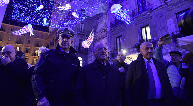 Vincenzo De Luca accende le luci d'artista a Salerno