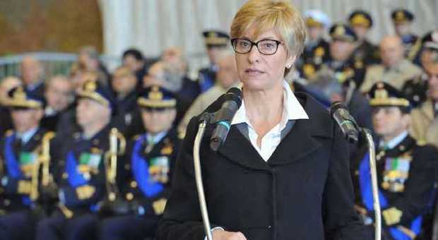 Immigrati, l'intervista al ministro Pinotti: «La Nato si occupi di pattugliare i mari»