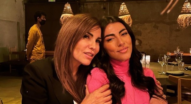 La confessione di Fariba Tehrani, mamma di Giulia Salemi, a RTL News: «Vorrei un Pretelli 55 enne, sono una sfigata»