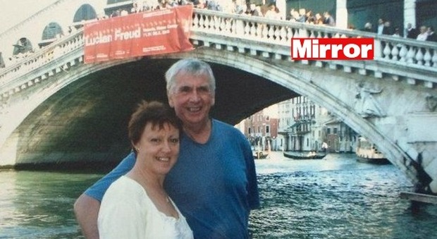 Ron Houghton con la moglie Elaine (Mirror)